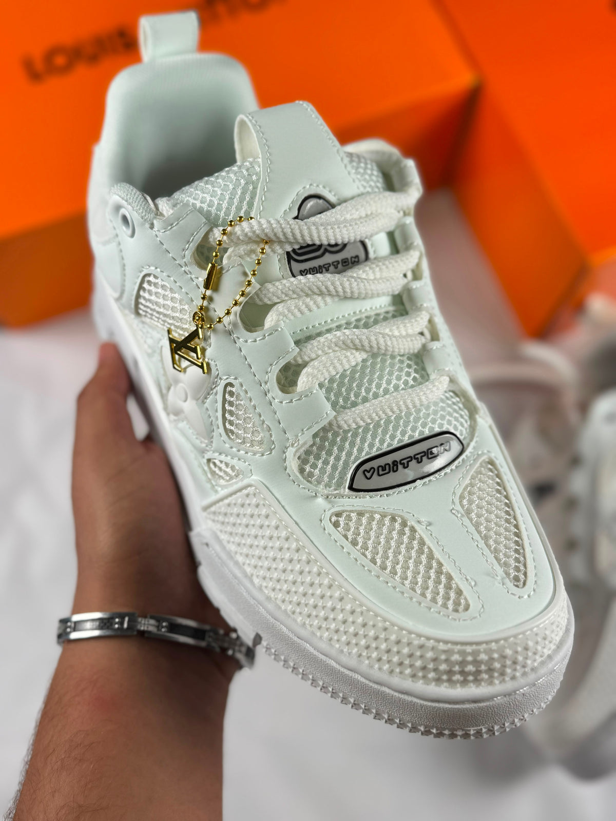 LV skate blancas