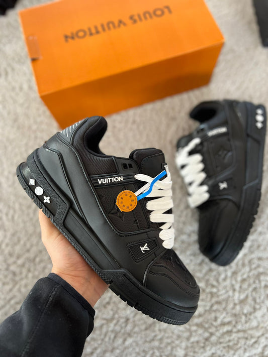 LV TRAINER Negras logo blanco