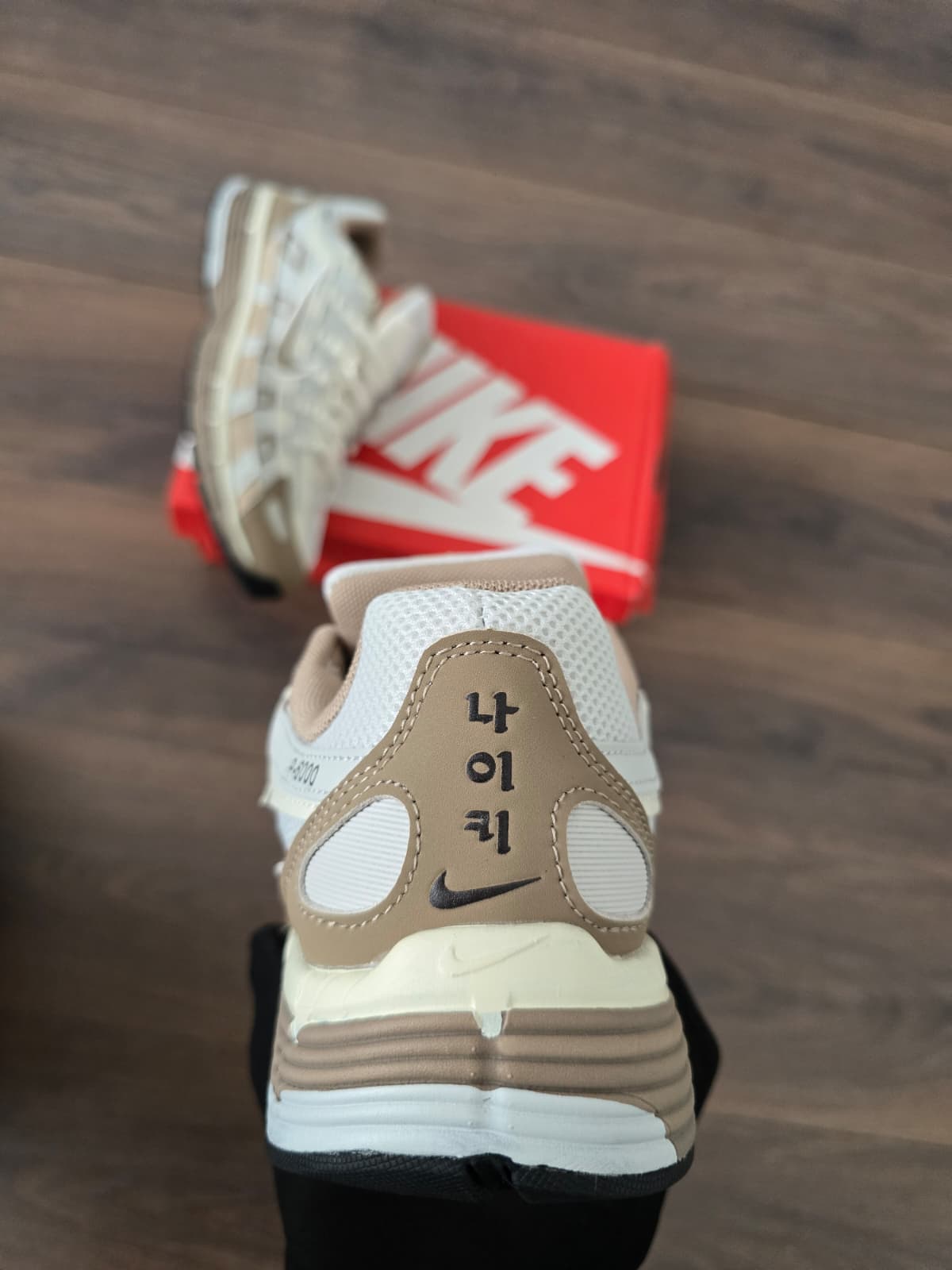 Nike p-6000 blanca oro