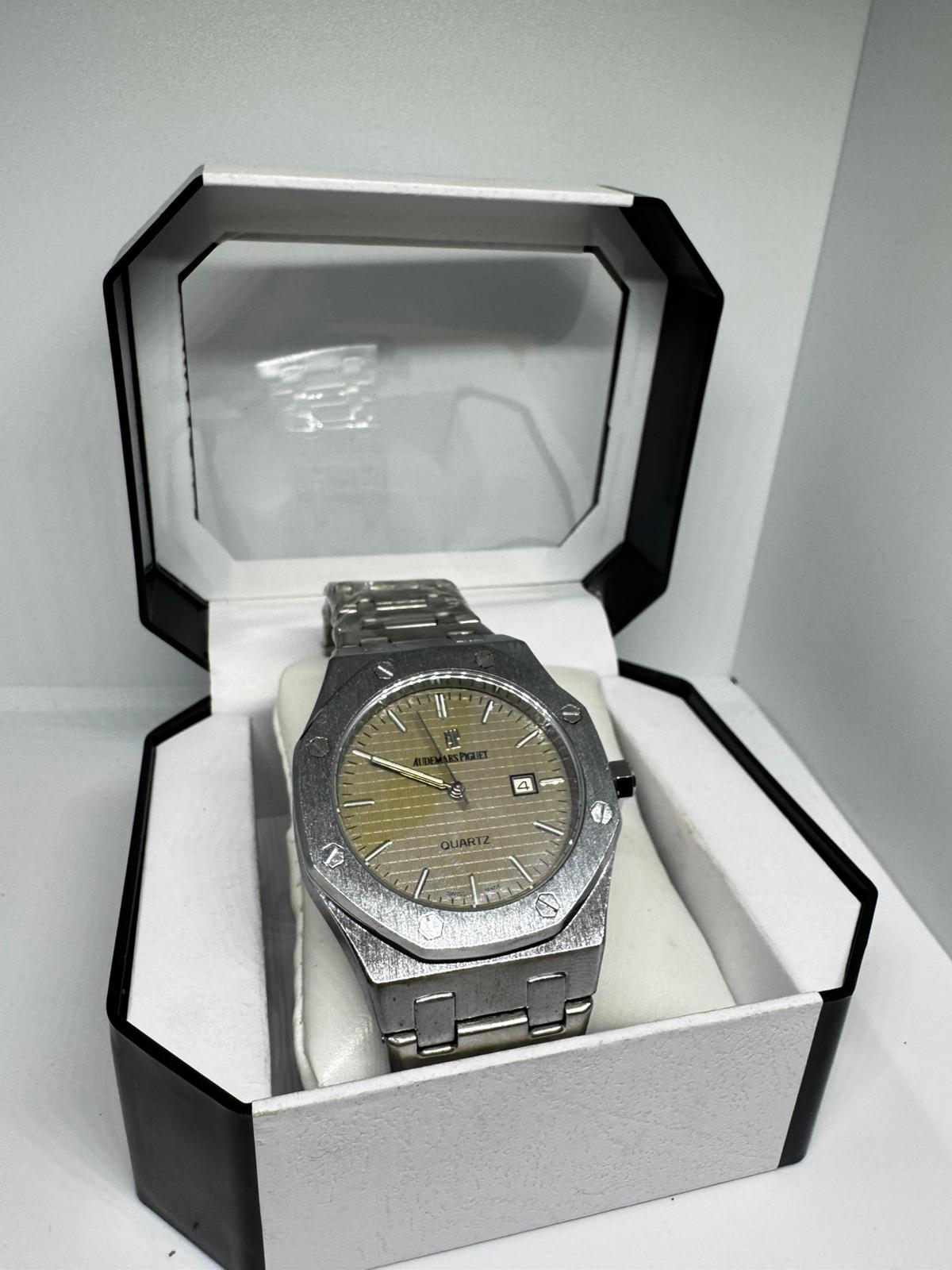 RELOJ ANDEMARS PIGUET MARRON CLARO Y PLATEADO