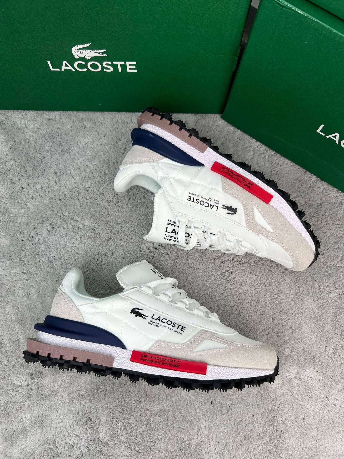 Zapatillas Lacoste Elite Active bllancas logo negro detalles azules y rojos