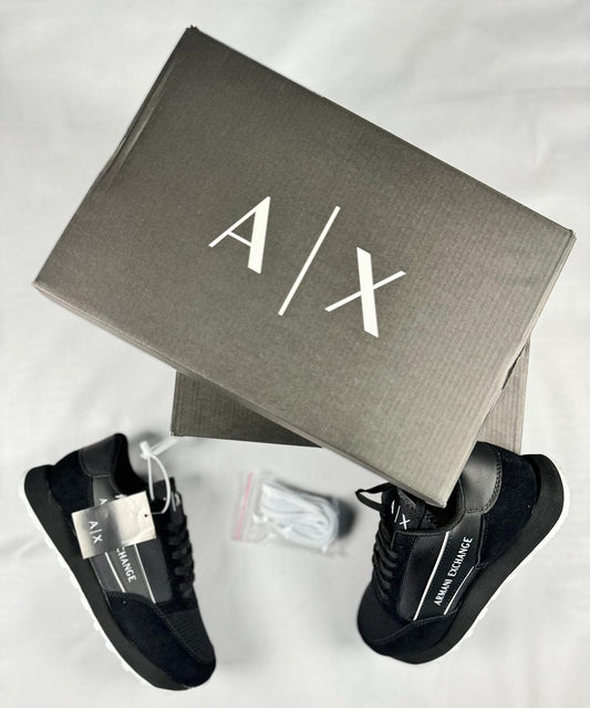 Armani Exchange negras detalles blancos