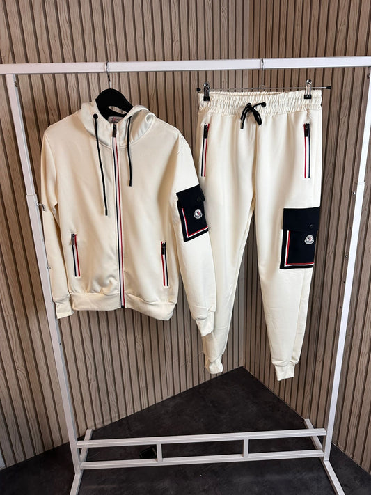 Chándal moncler blanco con detalles negros y rojos