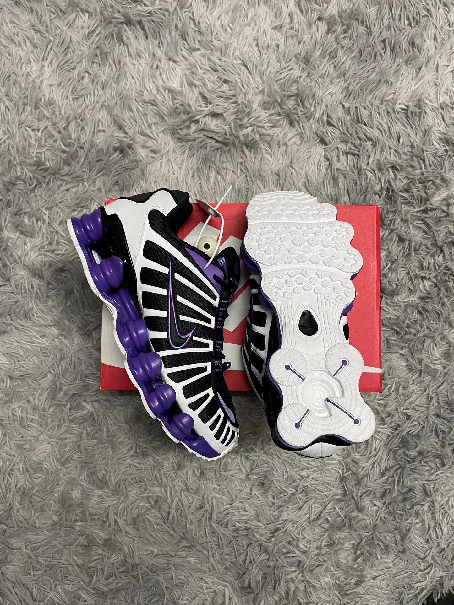 SHOX TL negras y blancas detalles morados logo morado