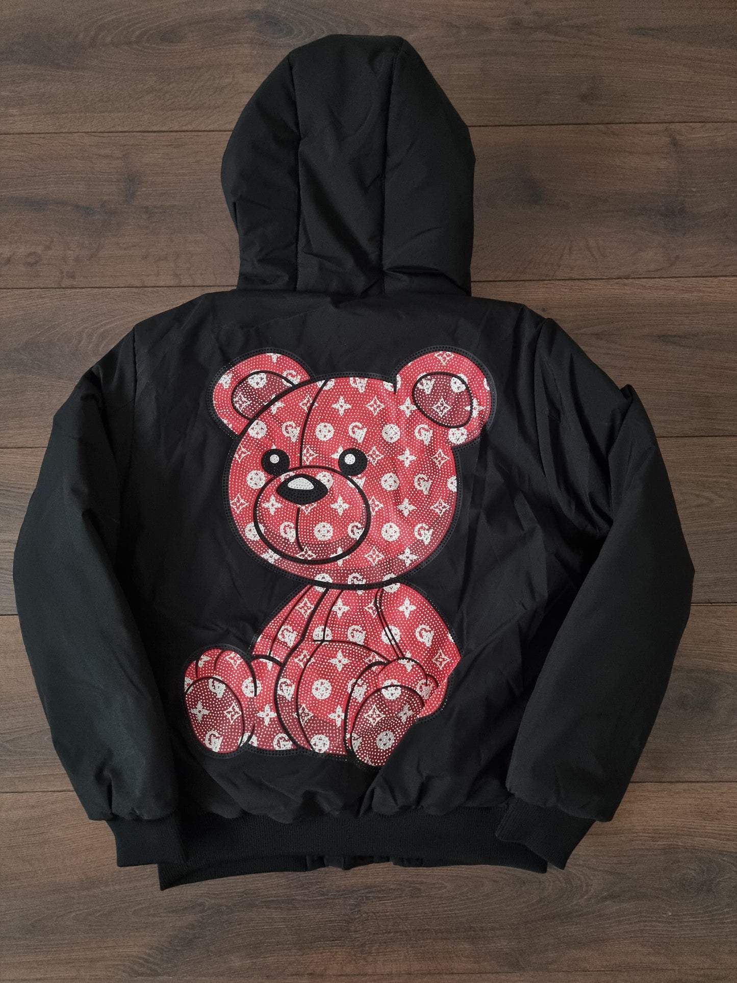 Abrigo negro oso rojo LV