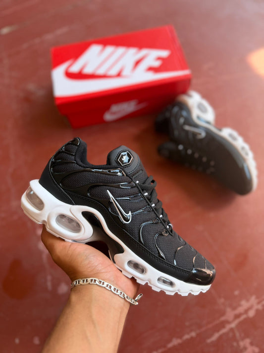 Tn negras logo negro contorno blanco