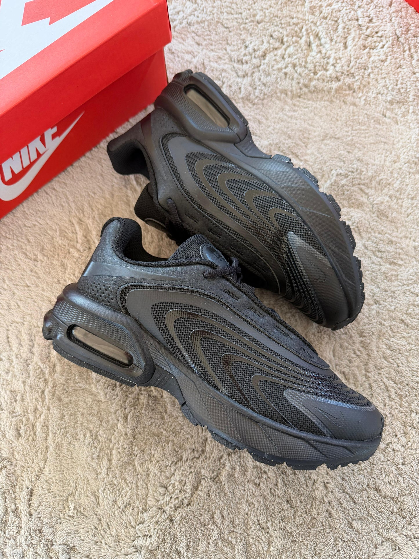 Nike air max fire negras