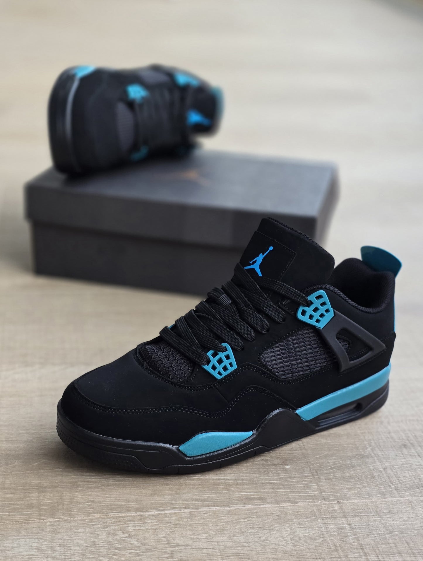 JORDAN 4 NEGRA AZUL