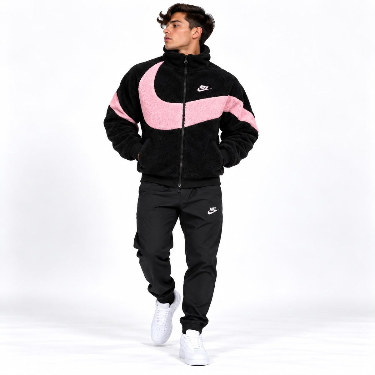 Chándal Nike negra logo rosa grande