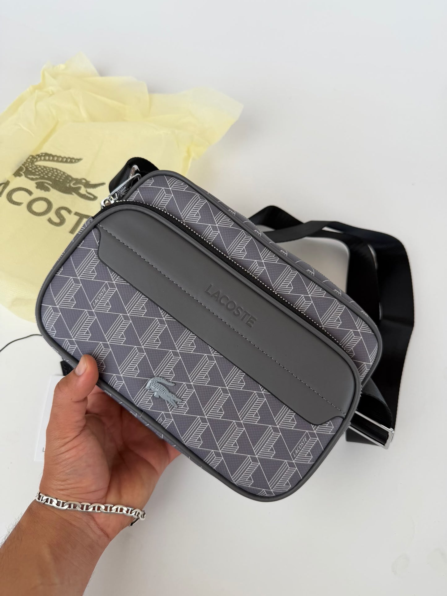 Bandolera Hombre Lacoste azul y negra