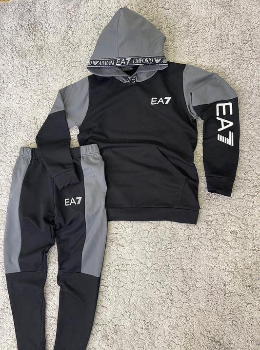 Chandal ARMANI negro y gris logo blanco