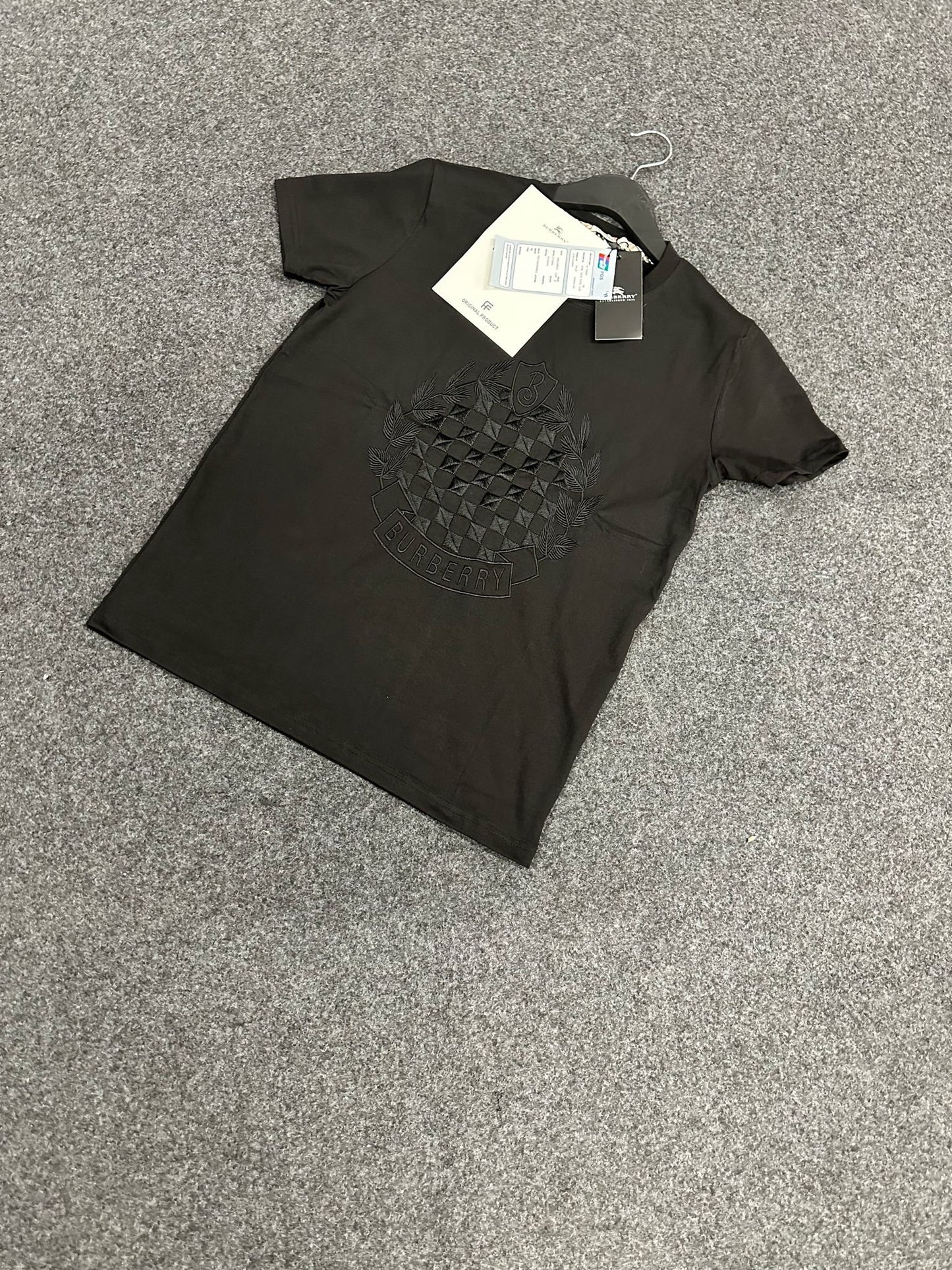 Camiseta BURBERRY negra logo en pecho