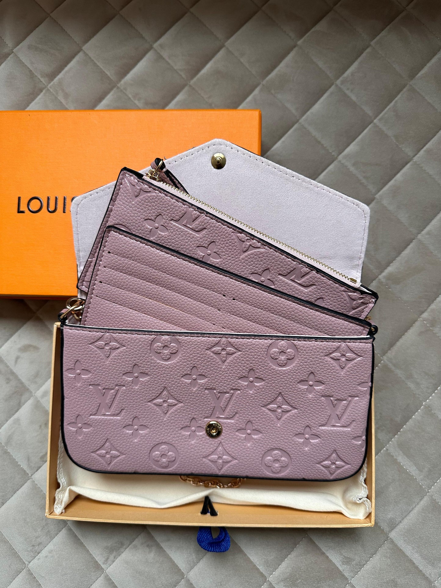 Bolso LV rosa logo dorado Pochette Félicie