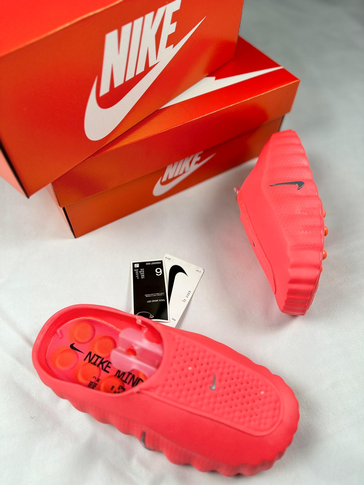 Nike Mind 001 rojas logo plateado