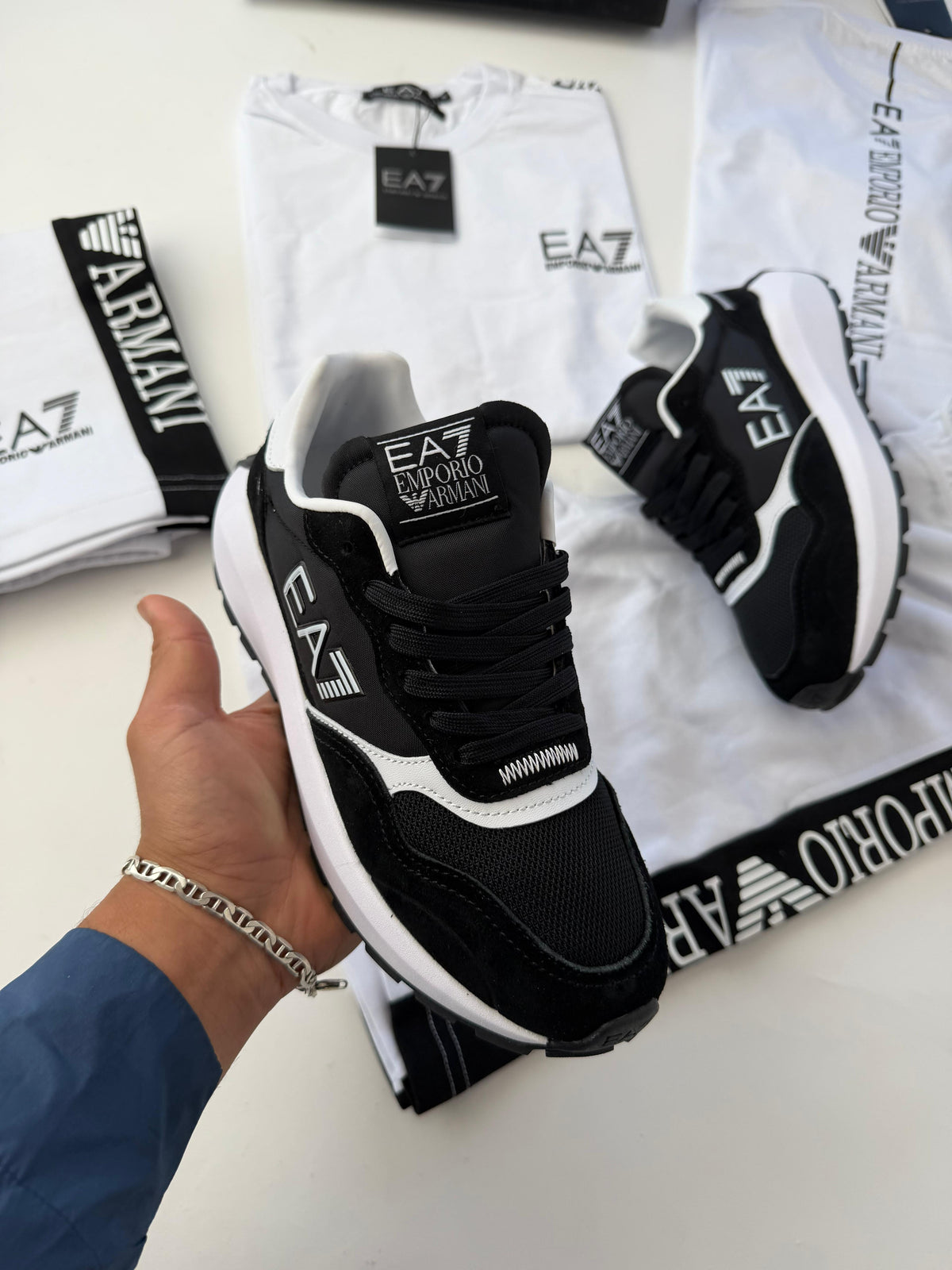 Armani negras logo blanco