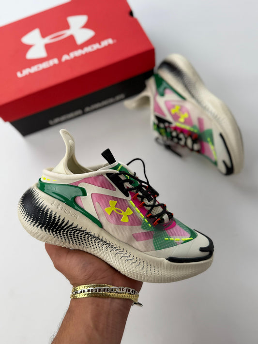 Under Armour Crema logo amarillo detalles verdes