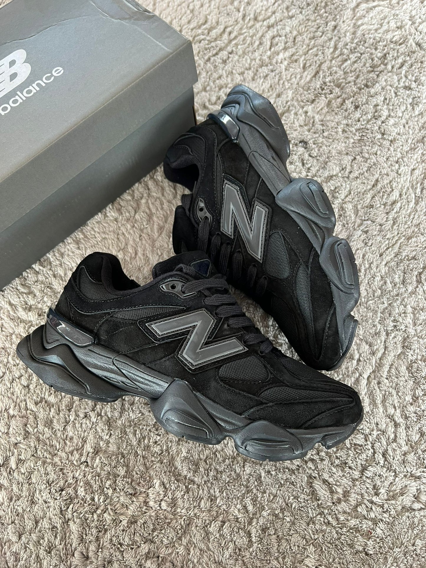 New Balance 9060 negras