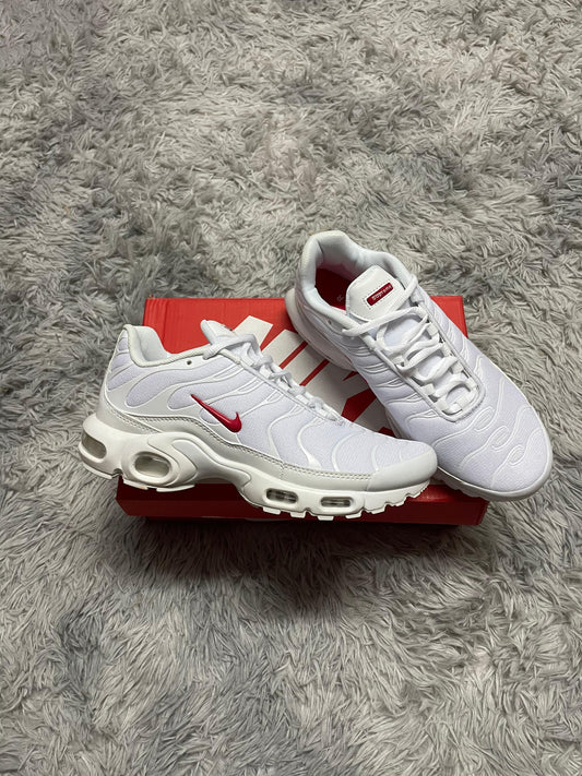 TN BLANCAS LOGO ROJO X SUPREME