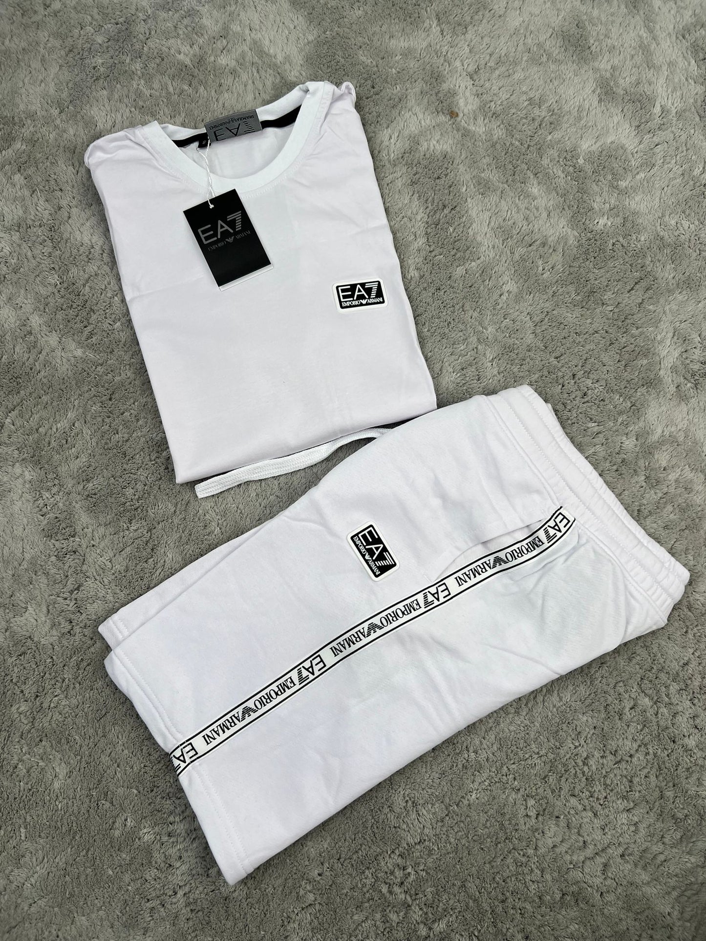 Conjunto corto armani blanco logo negro detalles blancos