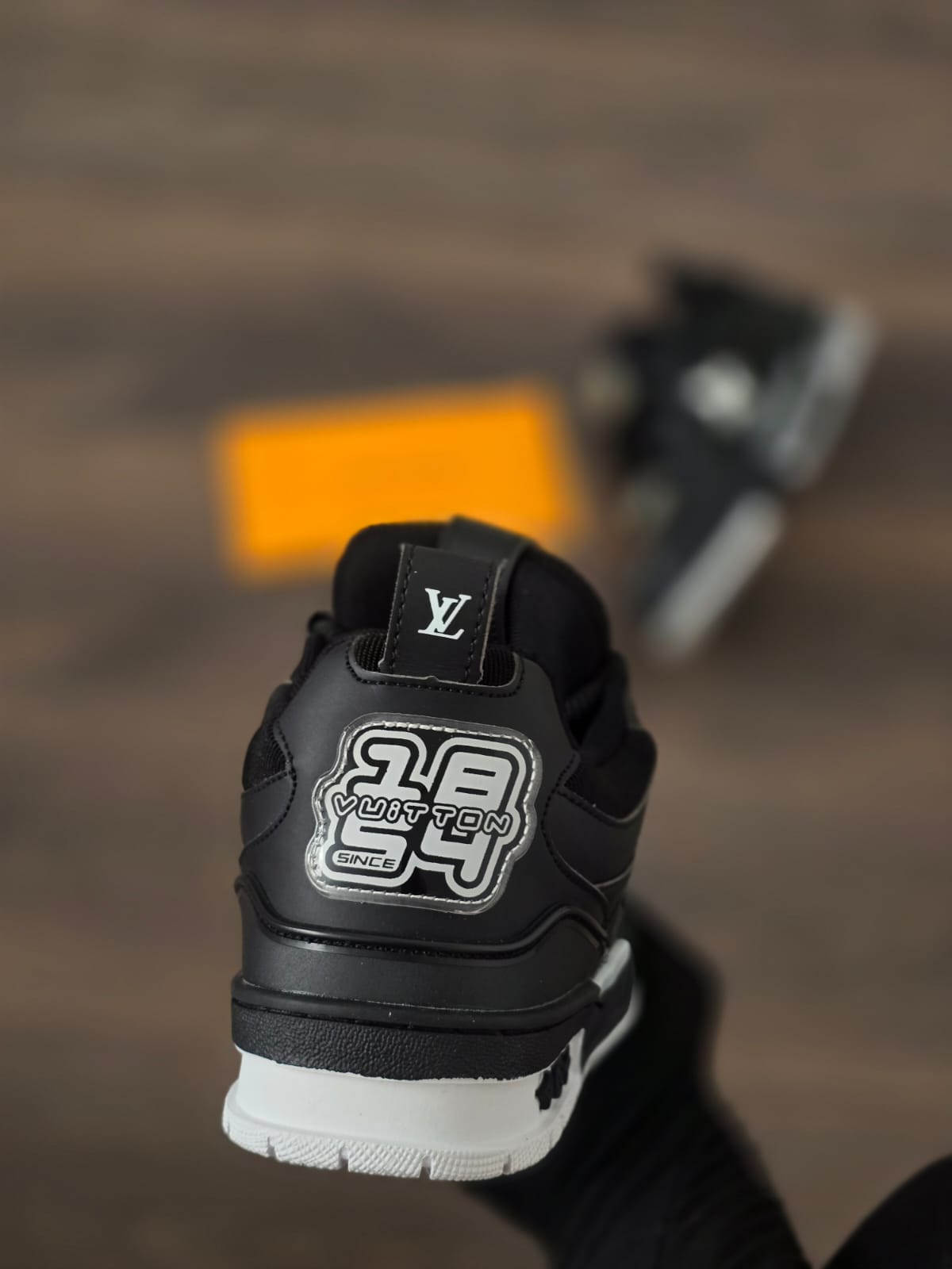 Zapatillas lv skate negra suela blanca
