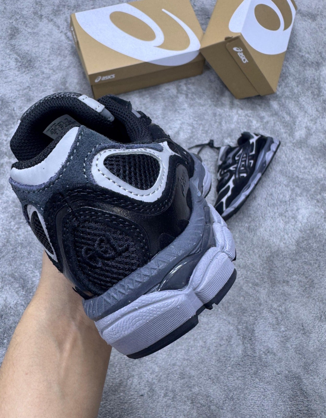 Asics GEL-NYC negras detalles grises