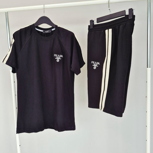 Conjunto prada negro logo blanco