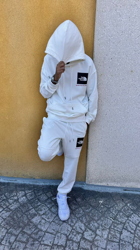 Chandal North face blanco logo negro y blanco detalles rojos