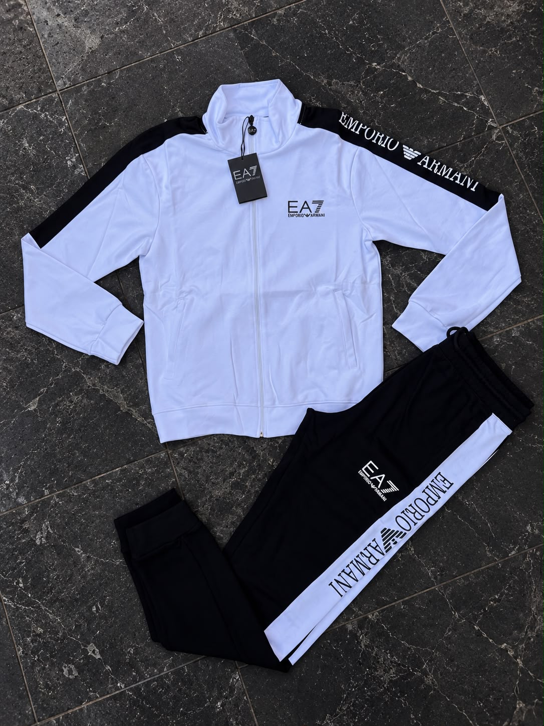 Chandal armani blanco detalles negros