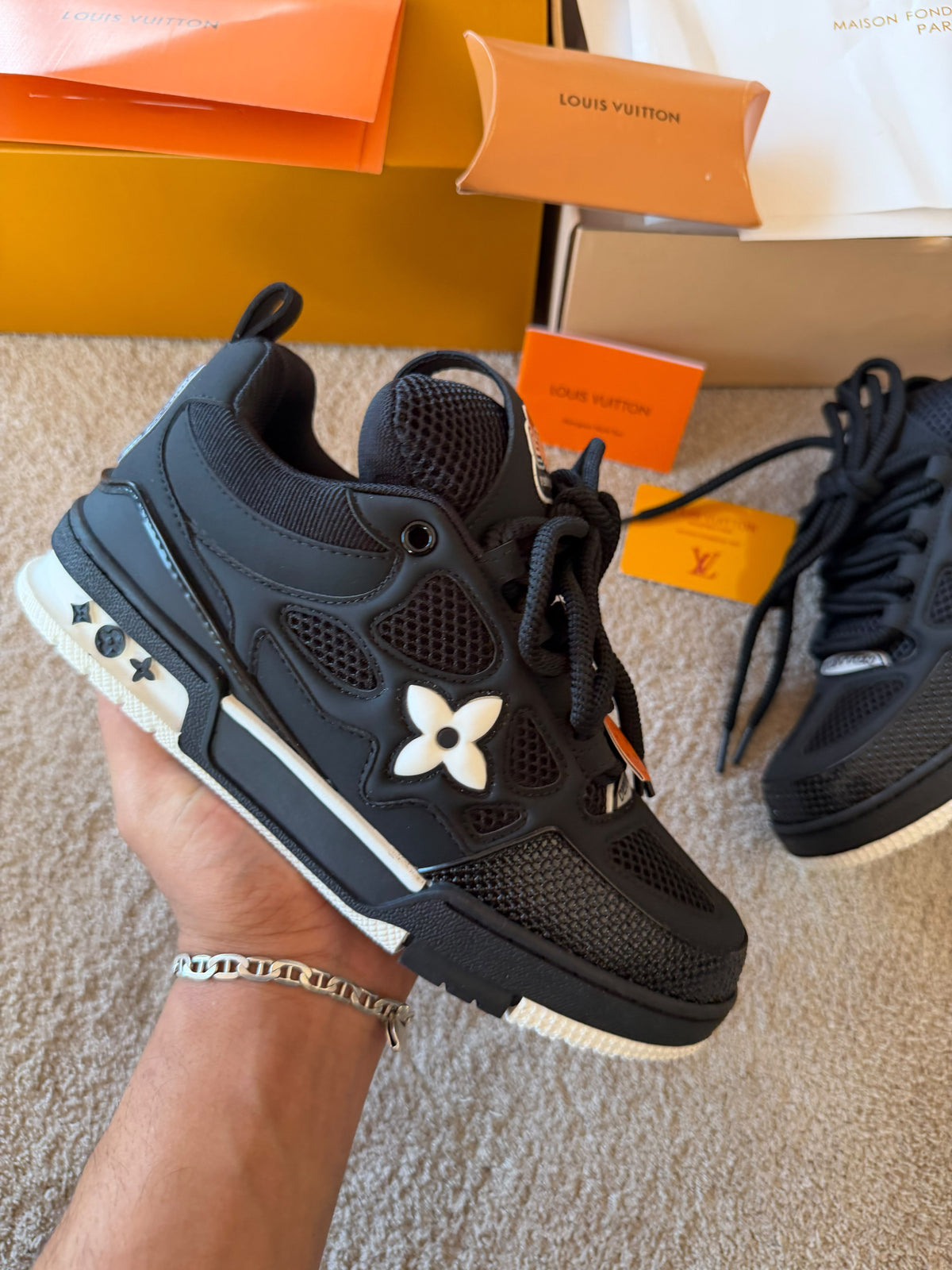 LV Skate negra logo blanco