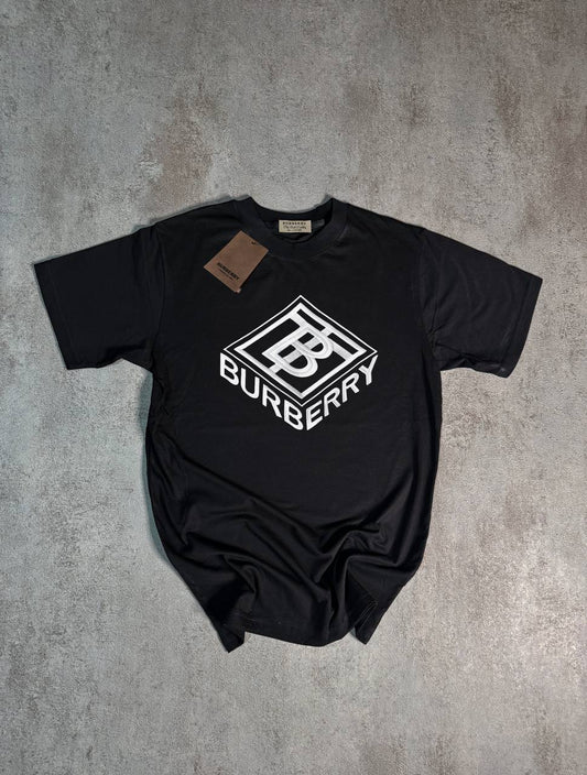 Camiseta Burberry negro logo blanco en medio