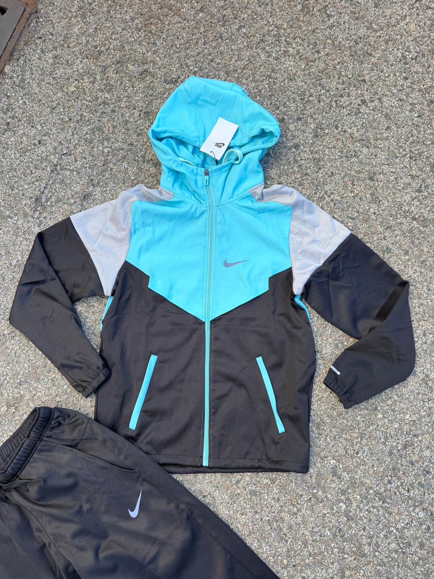 Chandal nike Miler azul y negro logo gris