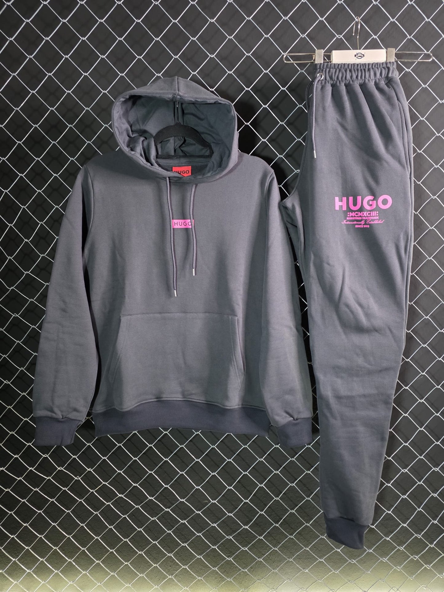 Chandal HUGO BOSS negro logo rosa