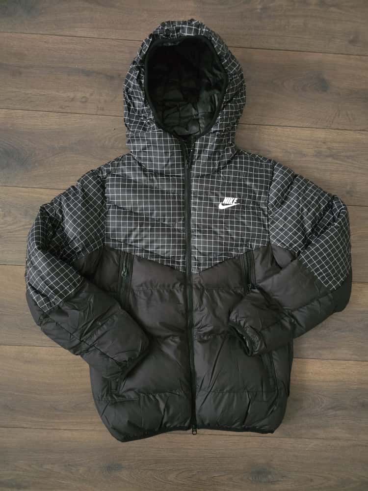 Abrigo nike negro cuadros