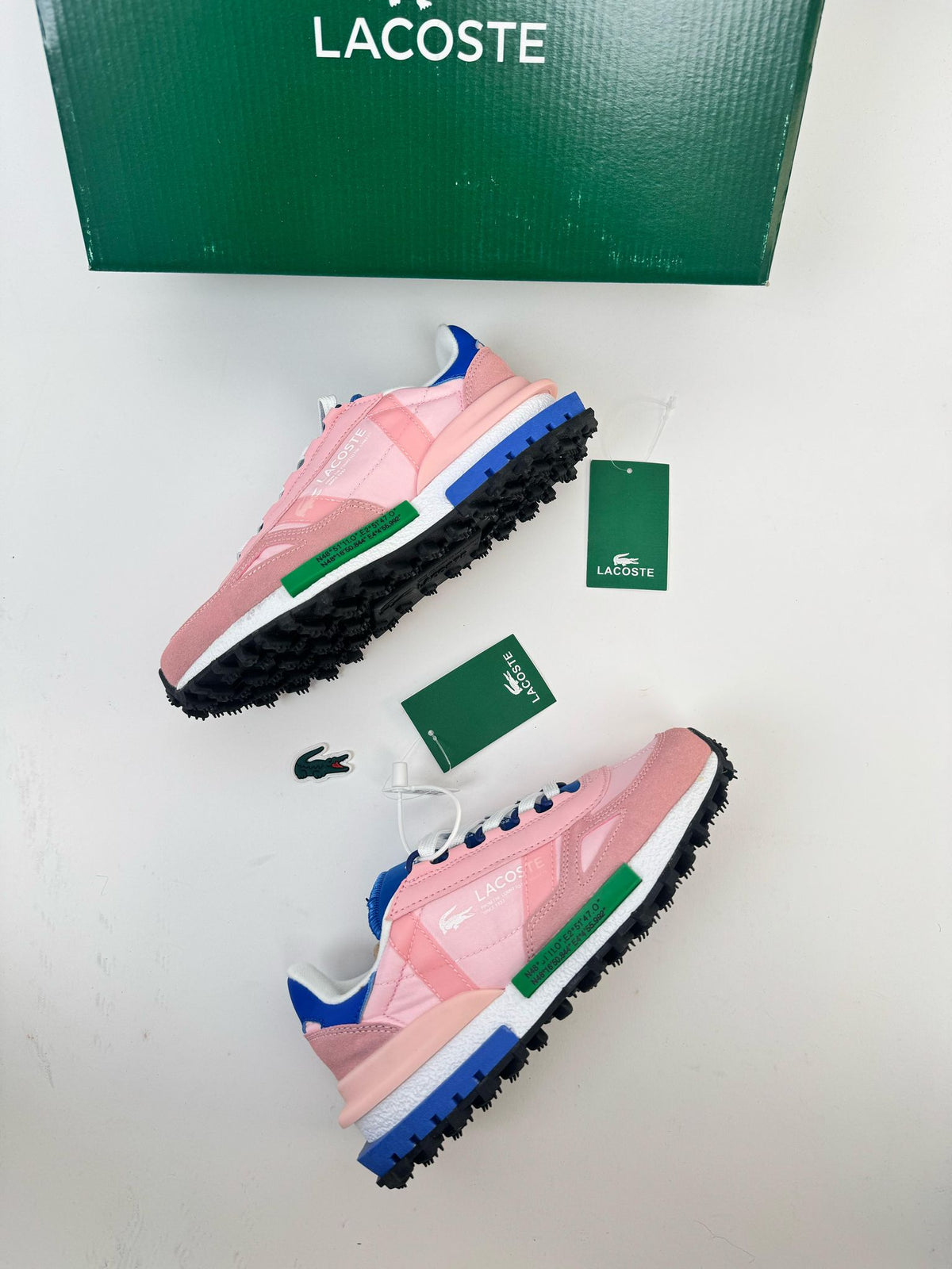 Zapatillas Lacoste Elite Active rosa detalles verdes y azules