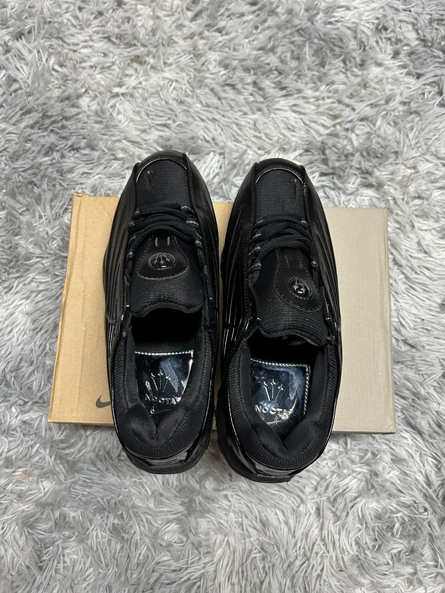 NIKE NOCTA NEGRAS Y PLATA