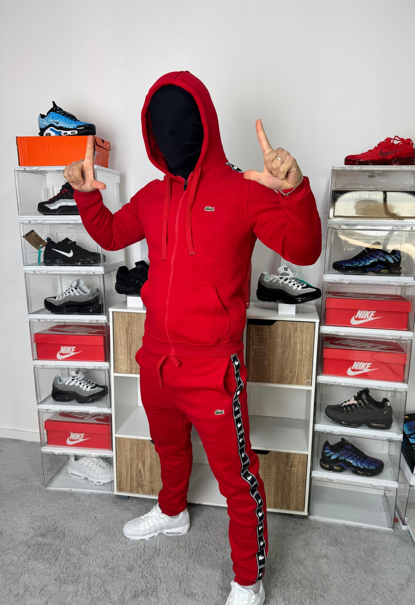 Chandal Lacoste rojo tiras negra logo verde