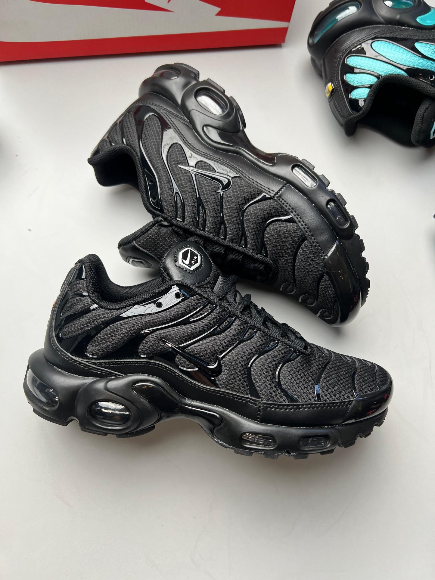 NIKE TN NEGRAS