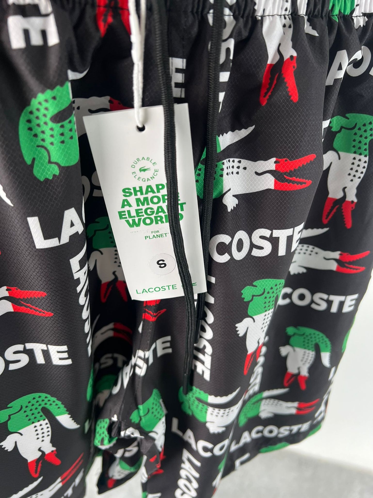 PANTALON CORTO NEGRO LACOSTE