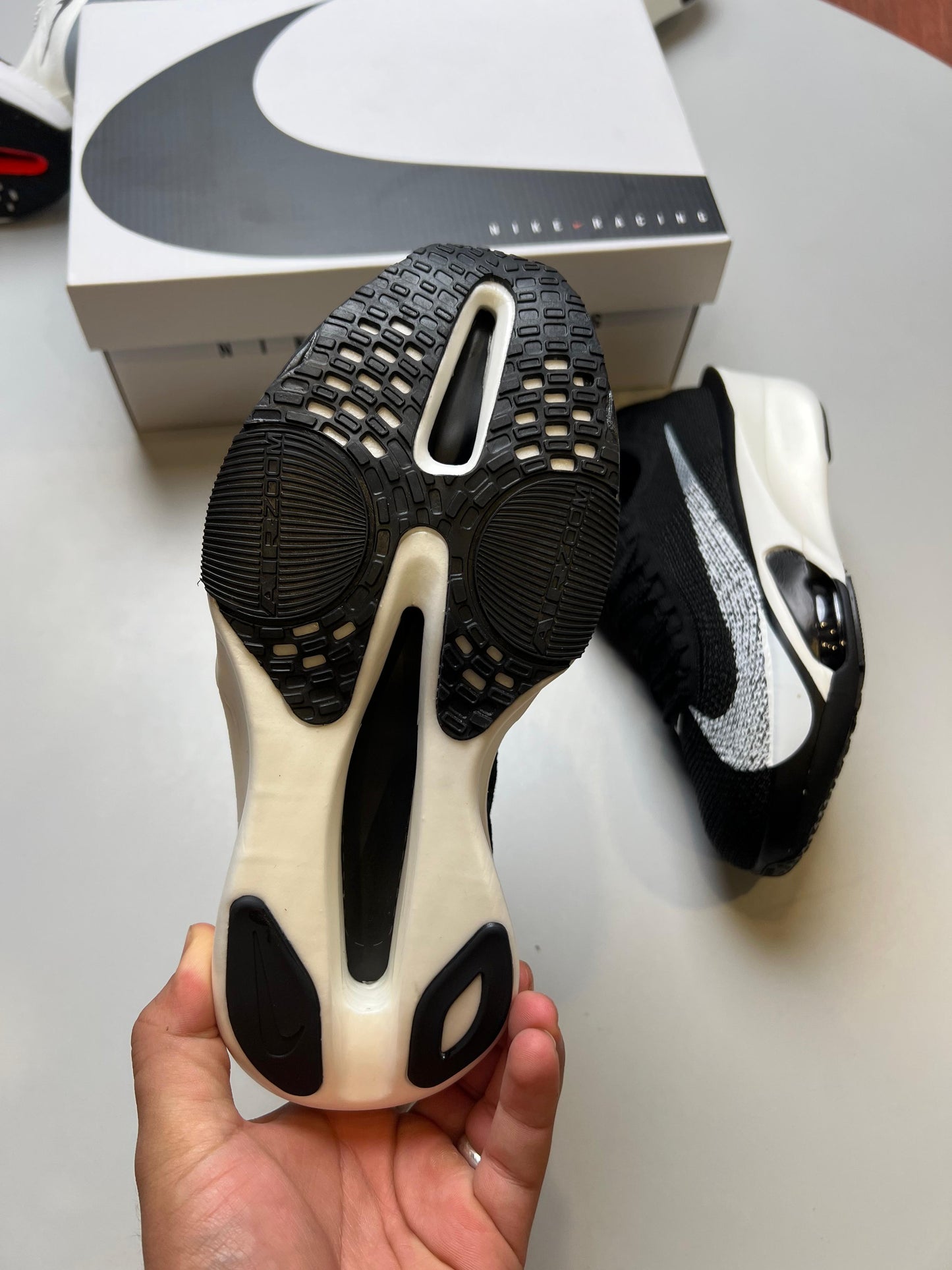 NIKE AIR ZOOM ALPHAFLY NEXT % negro logo blanco