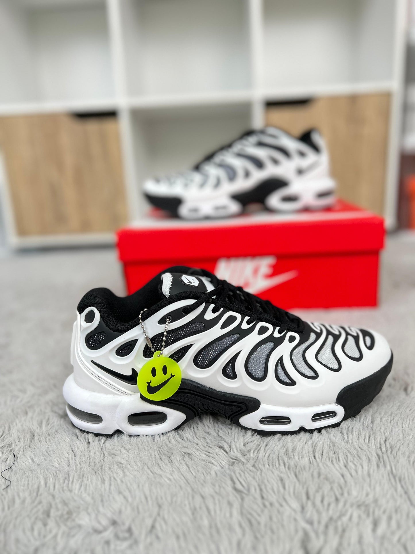 Nike Air Max Plus blancas detalles negros