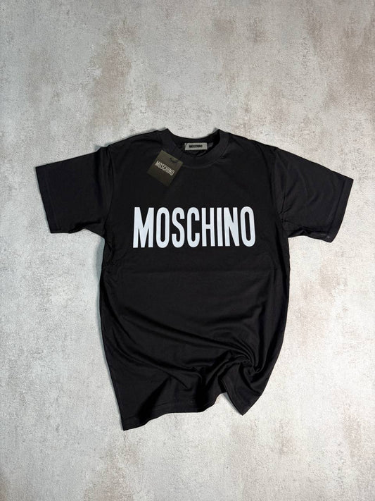 Camiseta Moschino negro logo blanco en medio