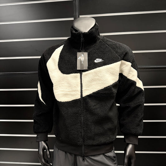 Chándal Nike negro logo crema