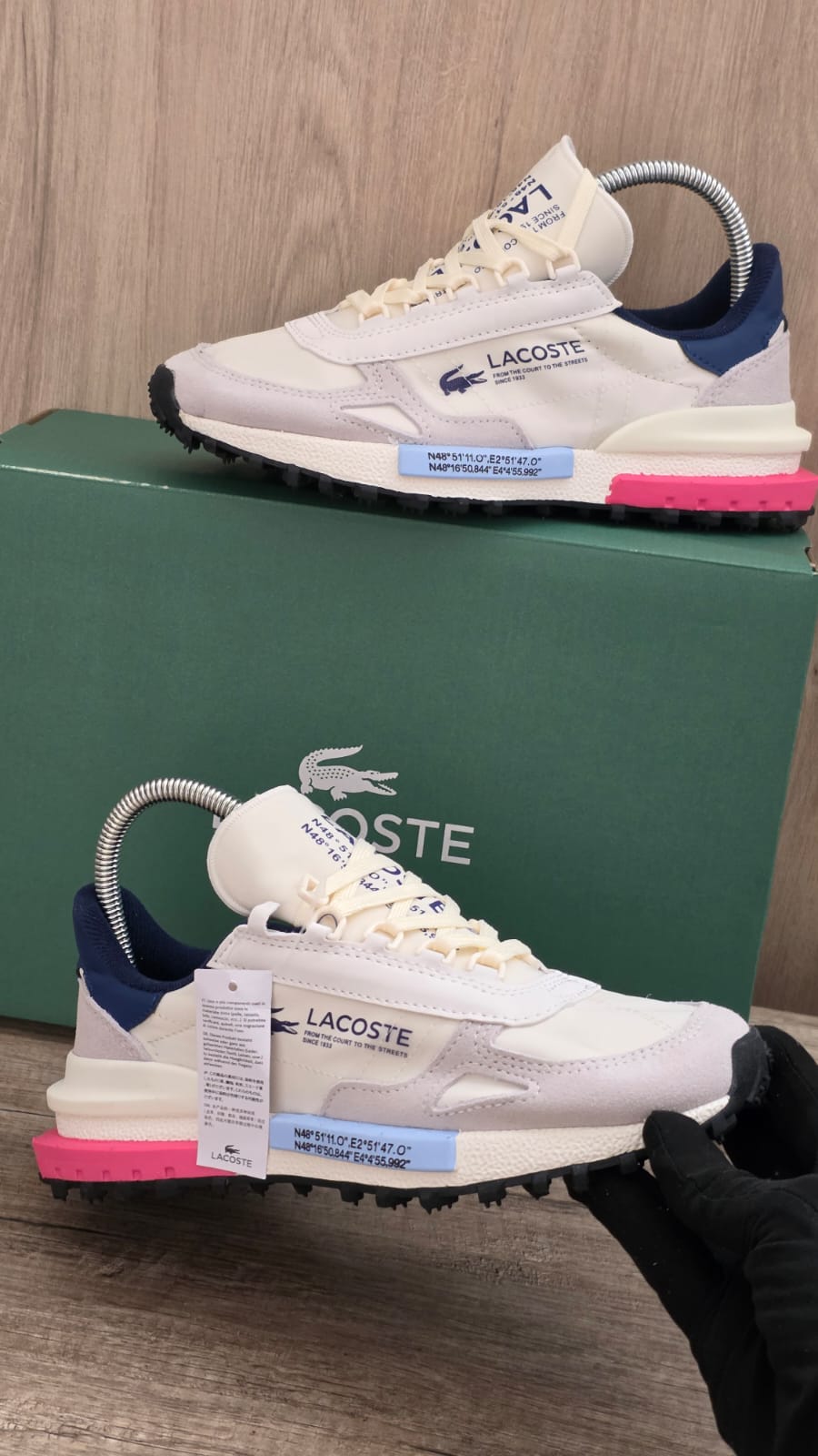 Lacoste blanca azul rosa