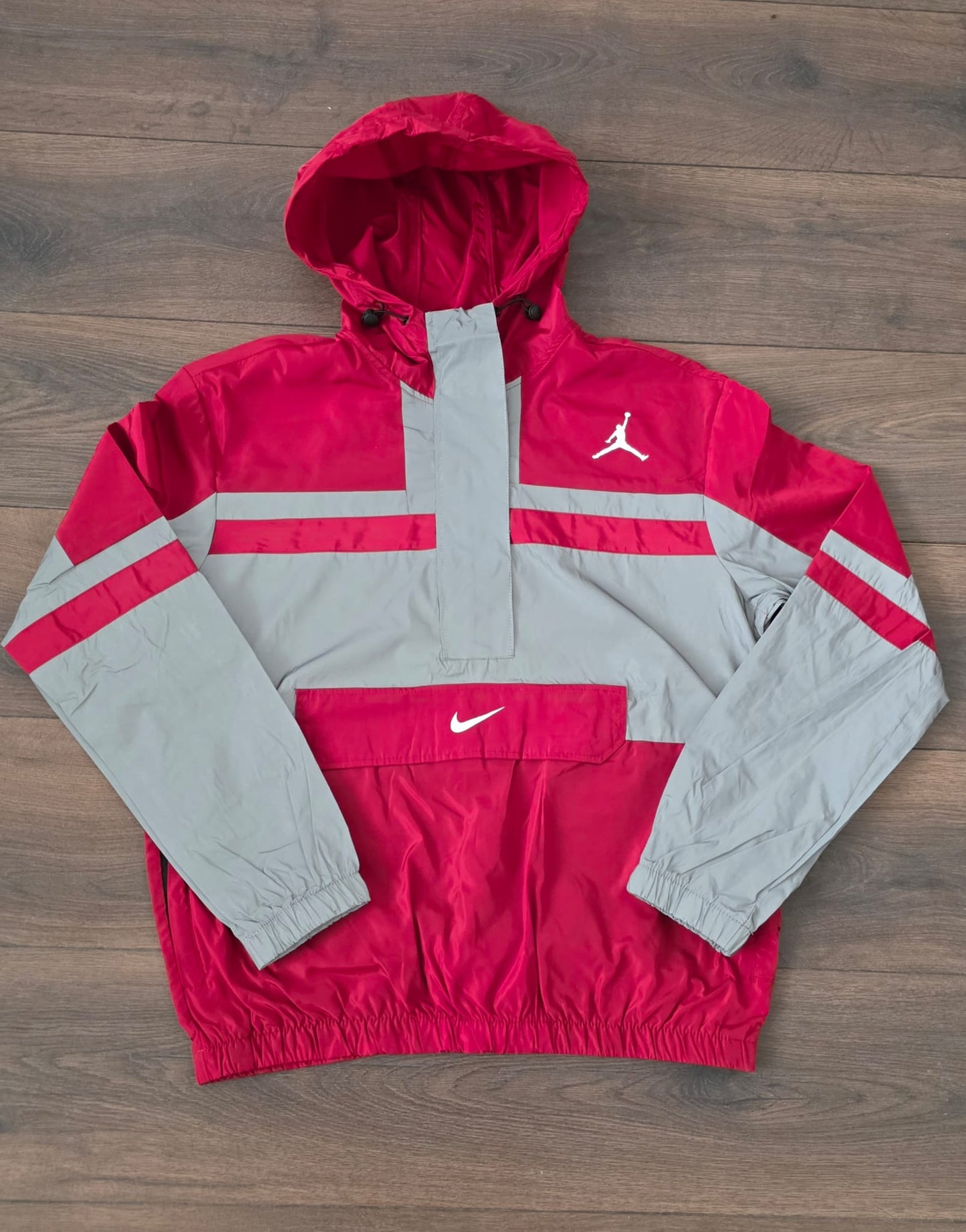 Chaqueta Cortavientos jordan rojo reflectante