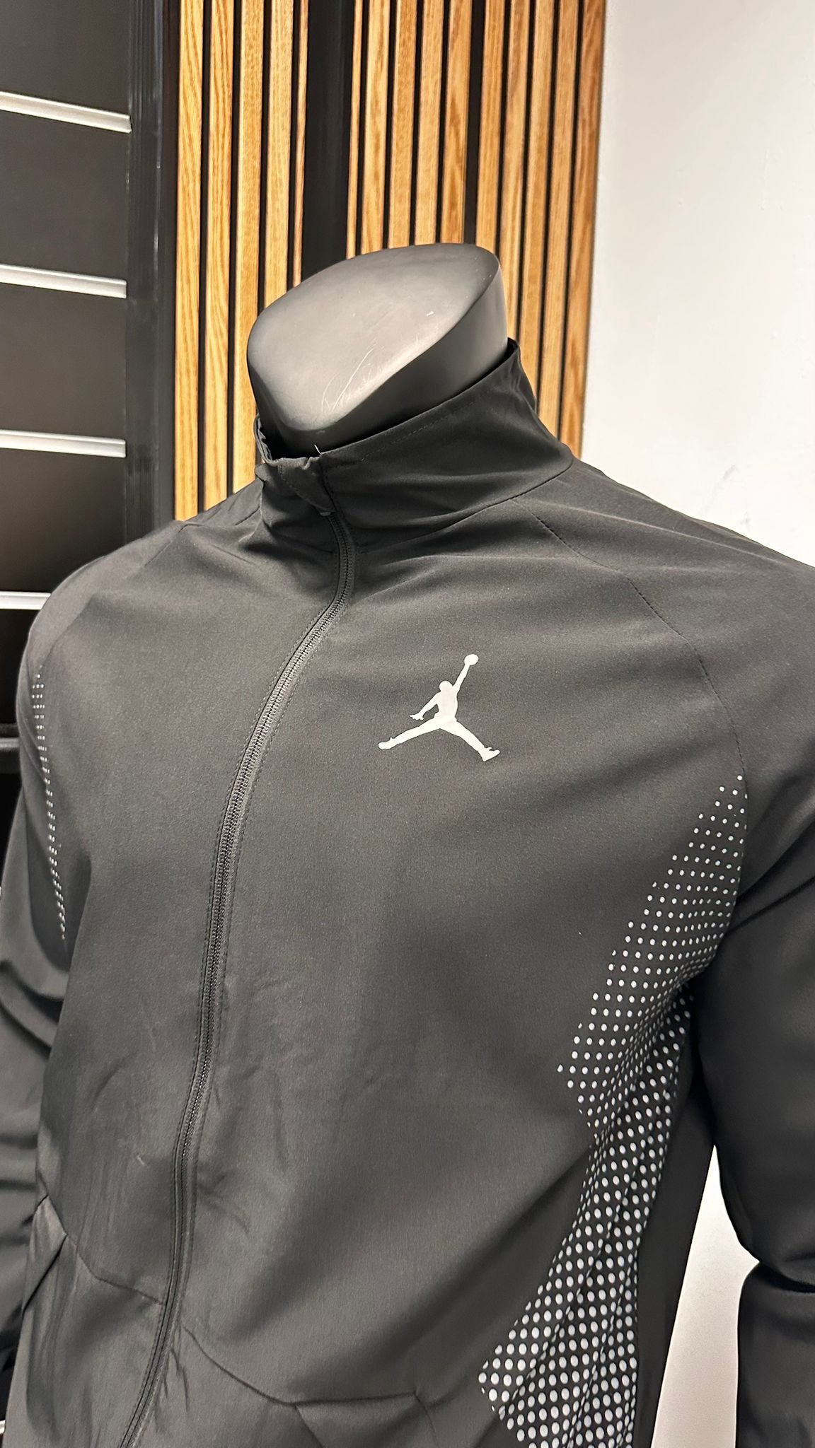 Chandal jordan negro logo blanco