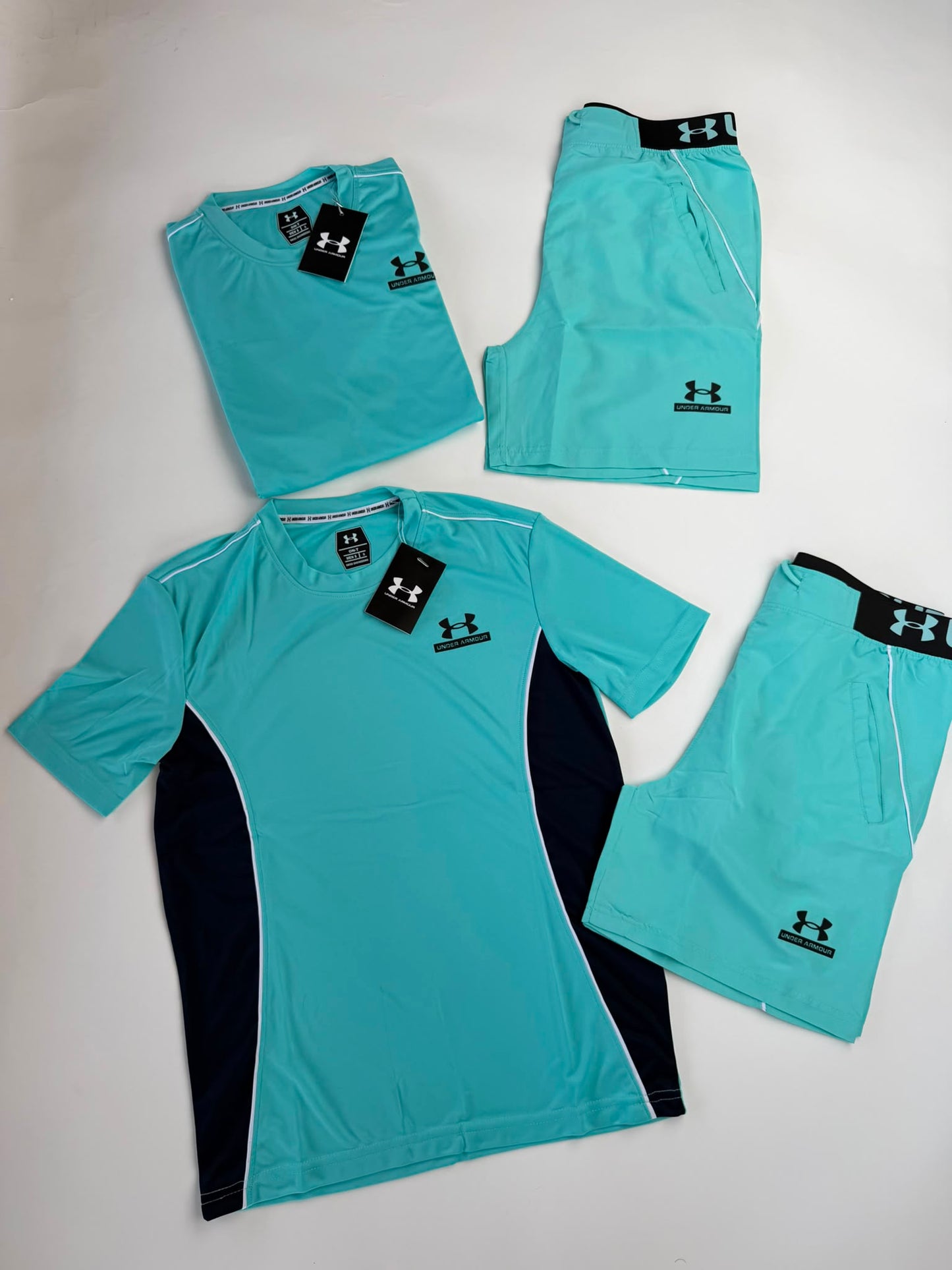 Conjunto corto under armour azul logo negro detalles negros