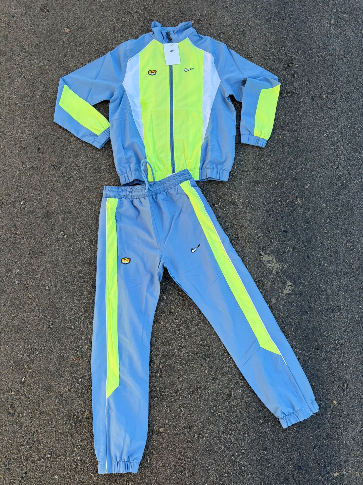 Chandal nike azul y lima logo blanco contorno negro