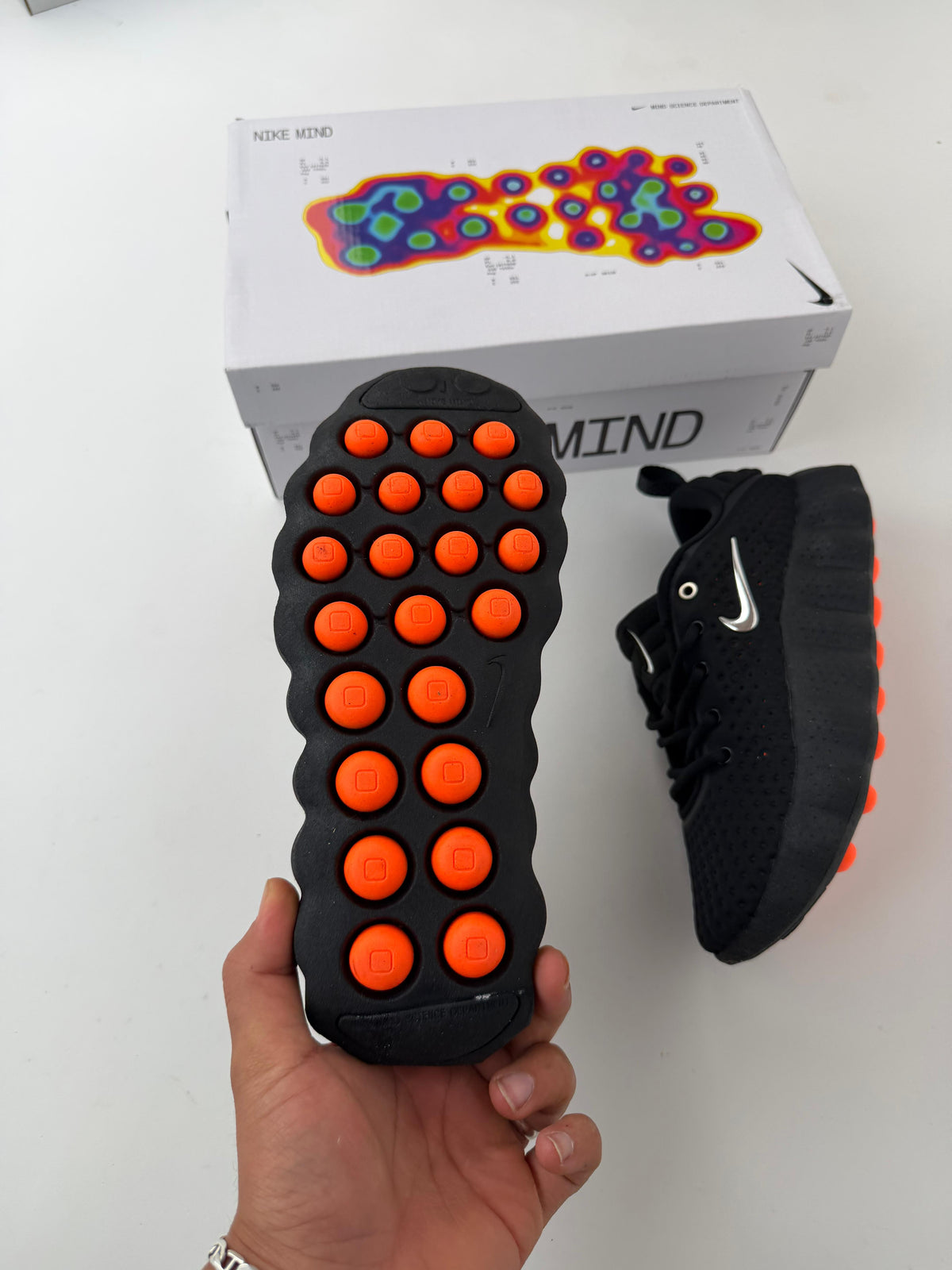 Zapatillas Nike mind negras logo plateado