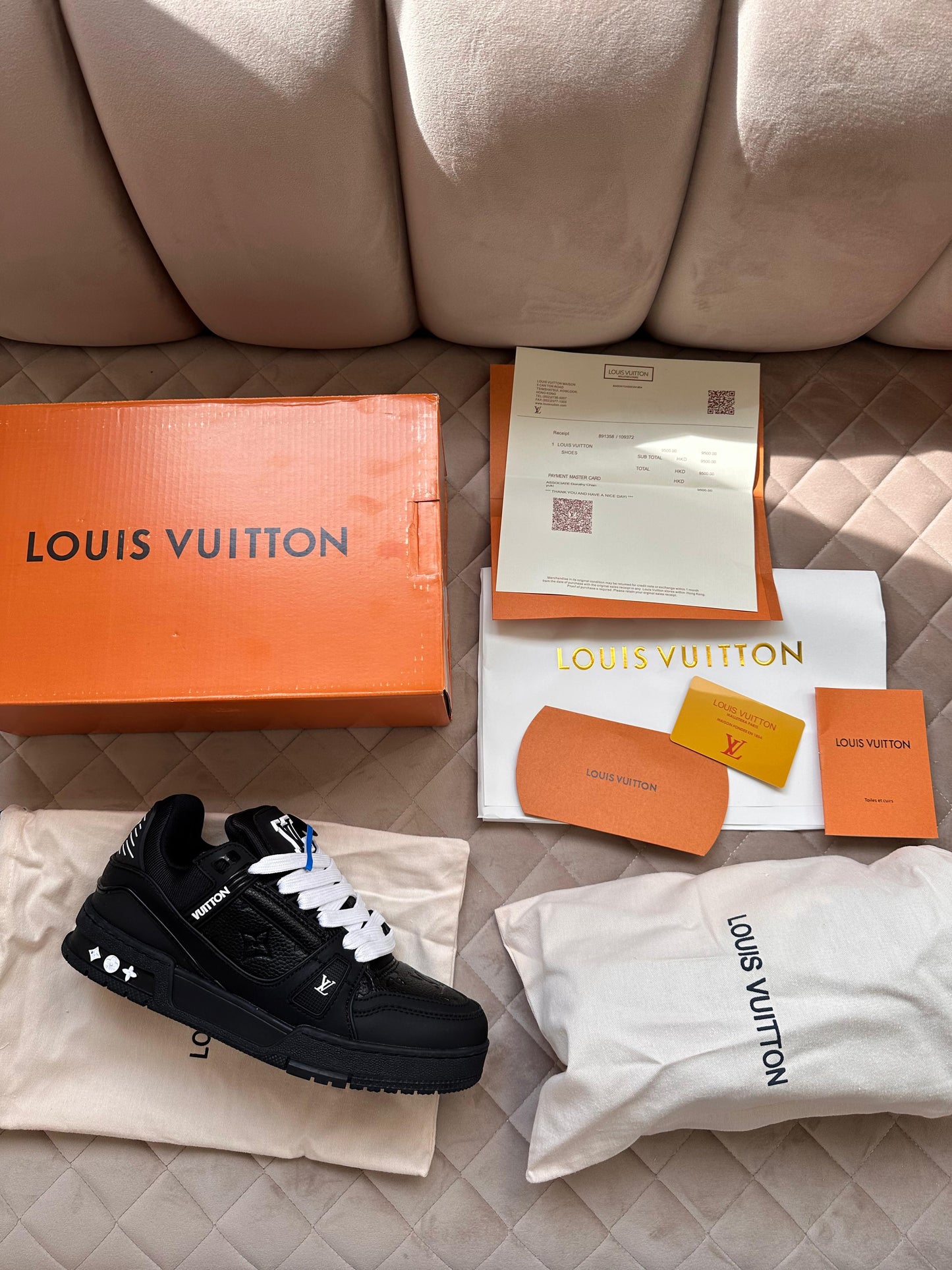 LV TRAINER NEGRA LOGO BLANCO