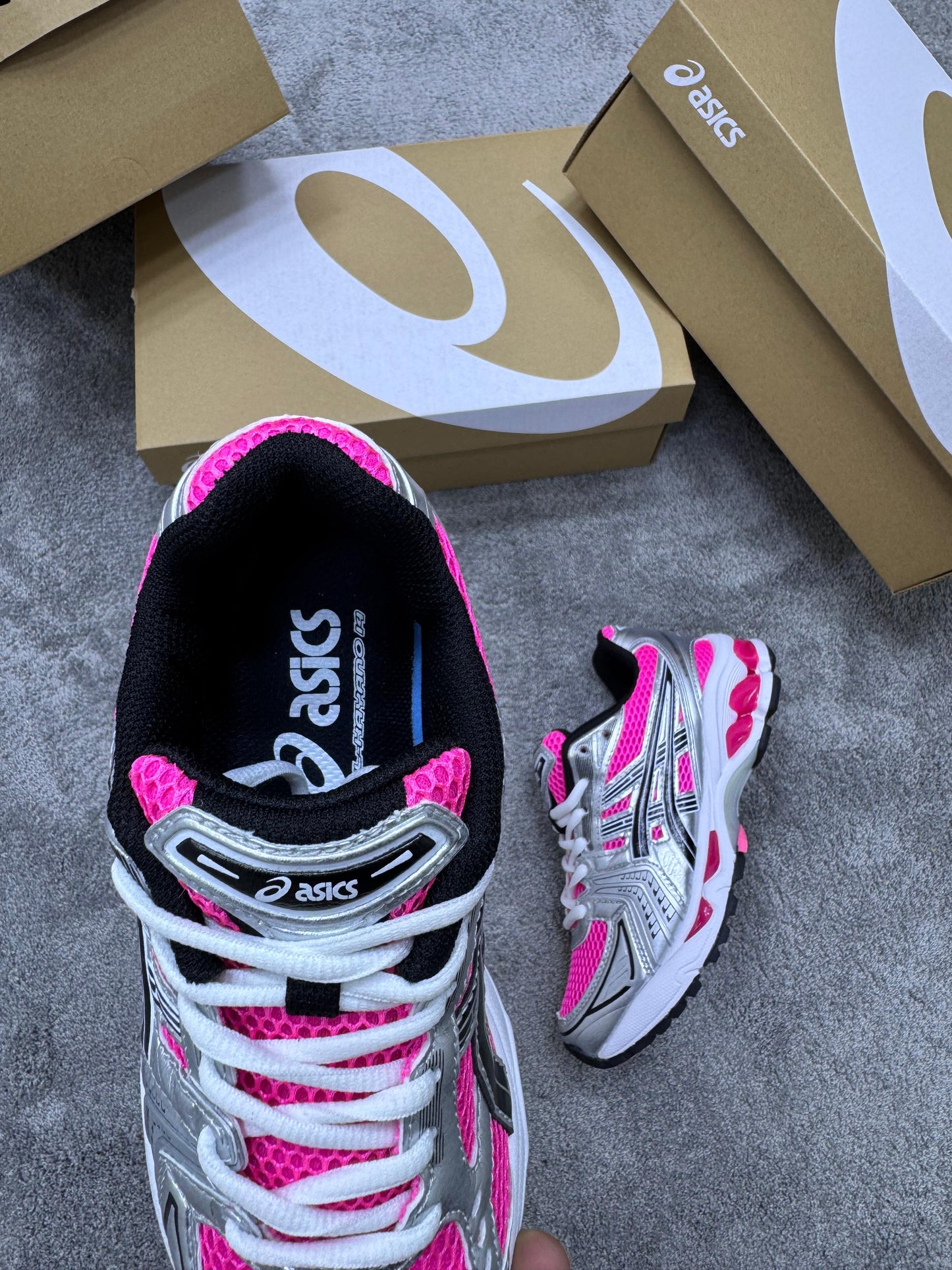 Asics GEL-KAYANO 14 rosas logo negro detalles grises